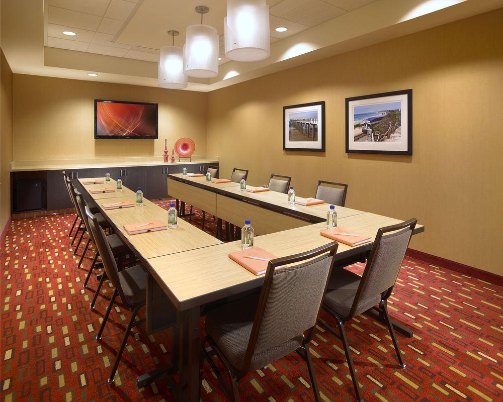 คอร์ตยาร์ด ลองบีช แอร์พอร์ต Hotel ภายนอก รูปภาพ