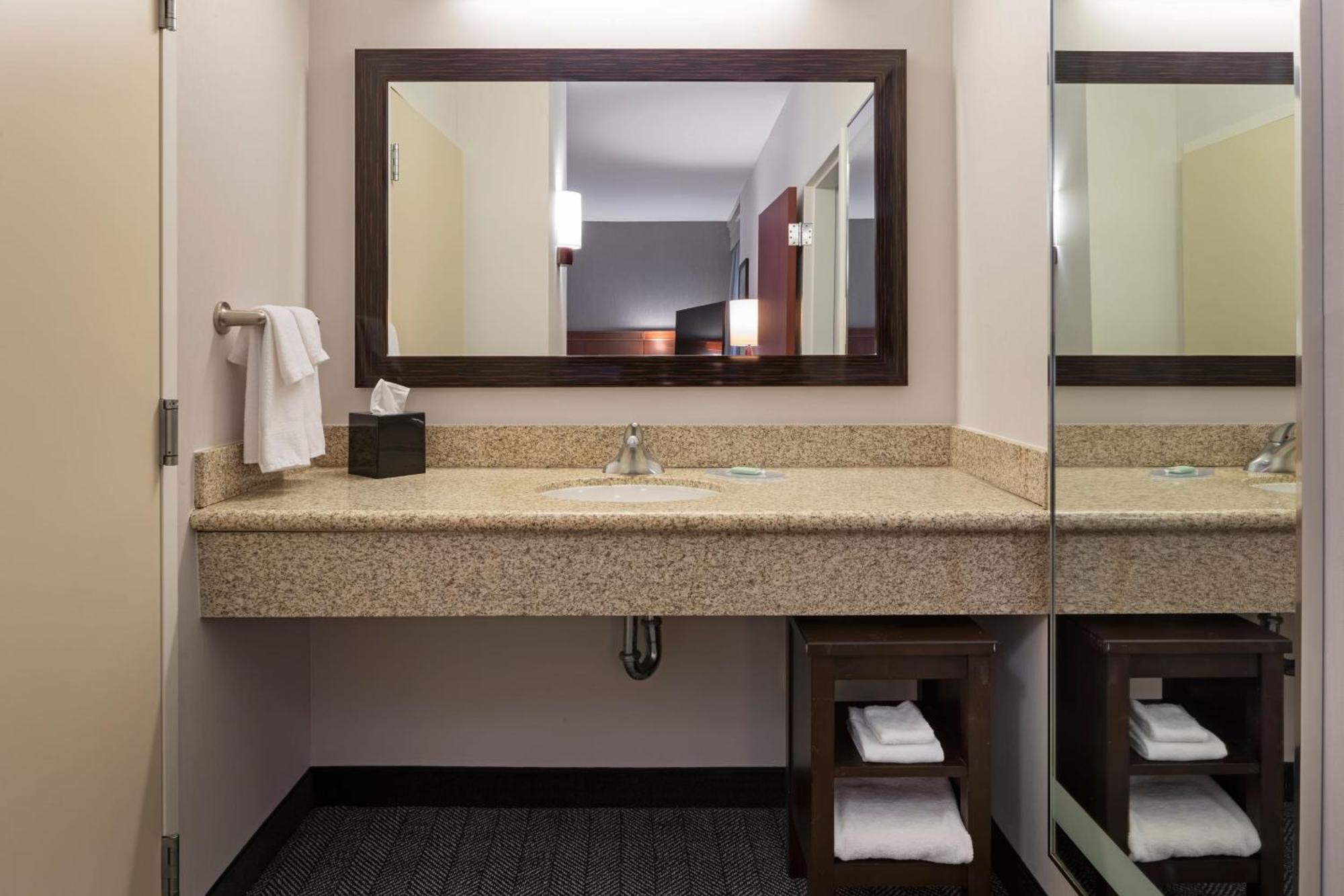 คอร์ตยาร์ด ลองบีช แอร์พอร์ต Hotel ภายนอก รูปภาพ