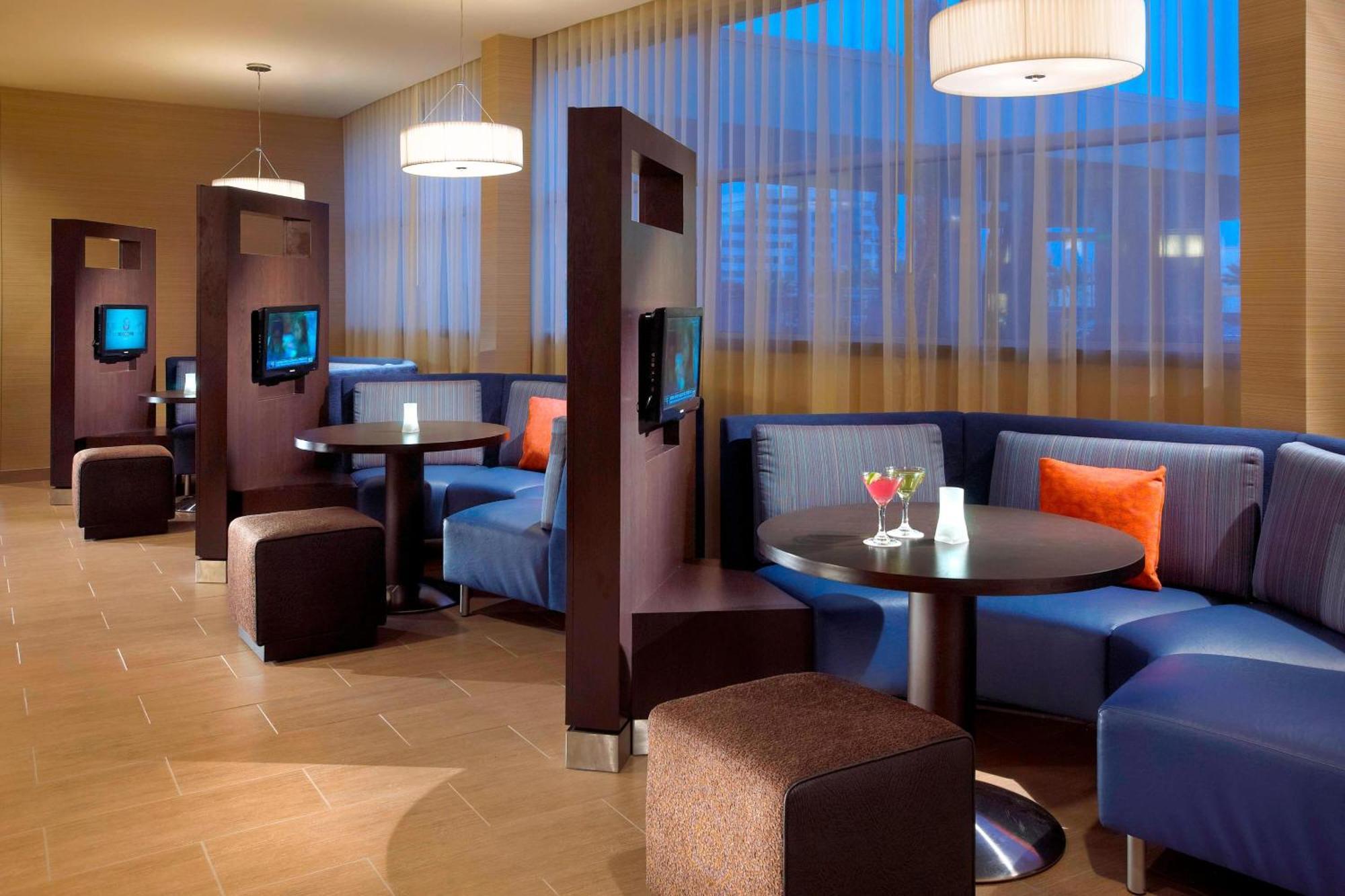 คอร์ตยาร์ด ลองบีช แอร์พอร์ต Hotel ภายนอก รูปภาพ