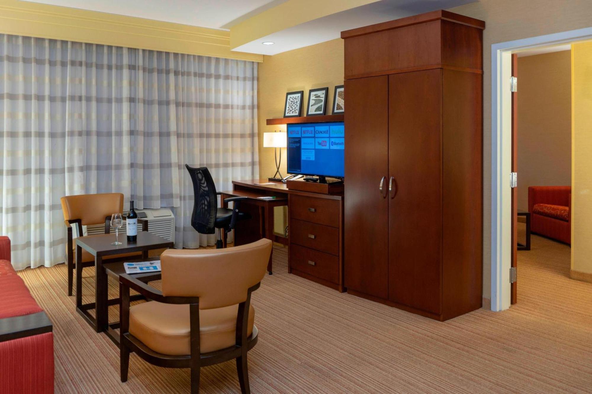 คอร์ตยาร์ด ลองบีช แอร์พอร์ต Hotel ภายนอก รูปภาพ