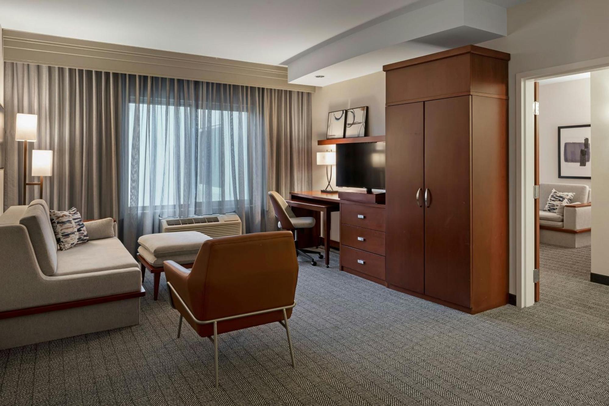 คอร์ตยาร์ด ลองบีช แอร์พอร์ต Hotel ภายนอก รูปภาพ