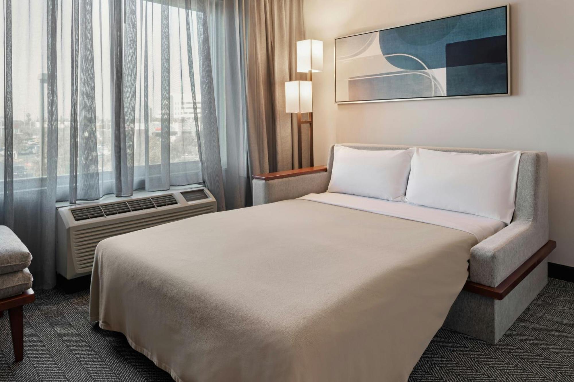 คอร์ตยาร์ด ลองบีช แอร์พอร์ต Hotel ภายนอก รูปภาพ