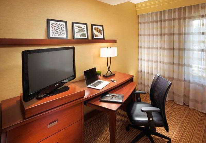 คอร์ตยาร์ด ลองบีช แอร์พอร์ต Hotel ภายนอก รูปภาพ