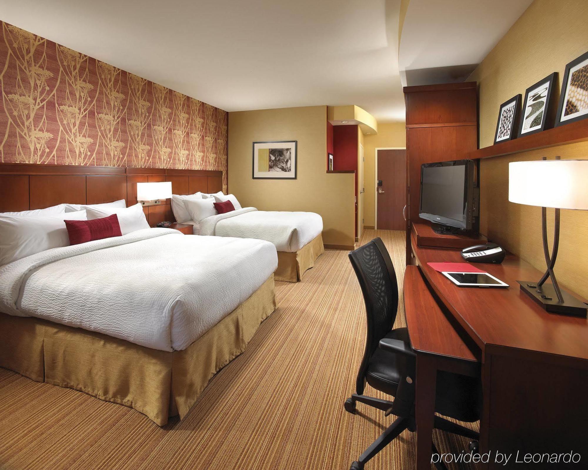 คอร์ตยาร์ด ลองบีช แอร์พอร์ต Hotel ภายนอก รูปภาพ