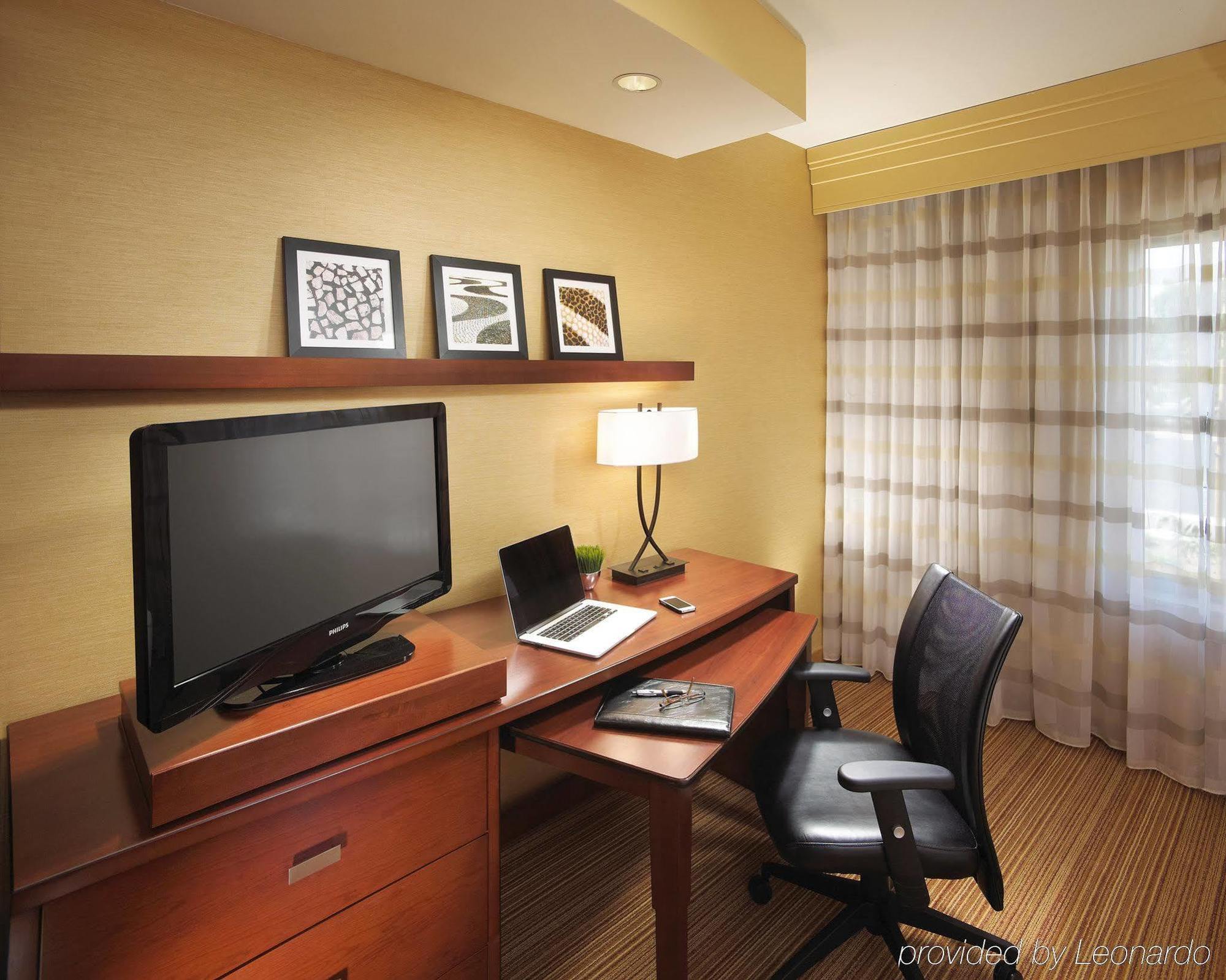 คอร์ตยาร์ด ลองบีช แอร์พอร์ต Hotel ภายนอก รูปภาพ