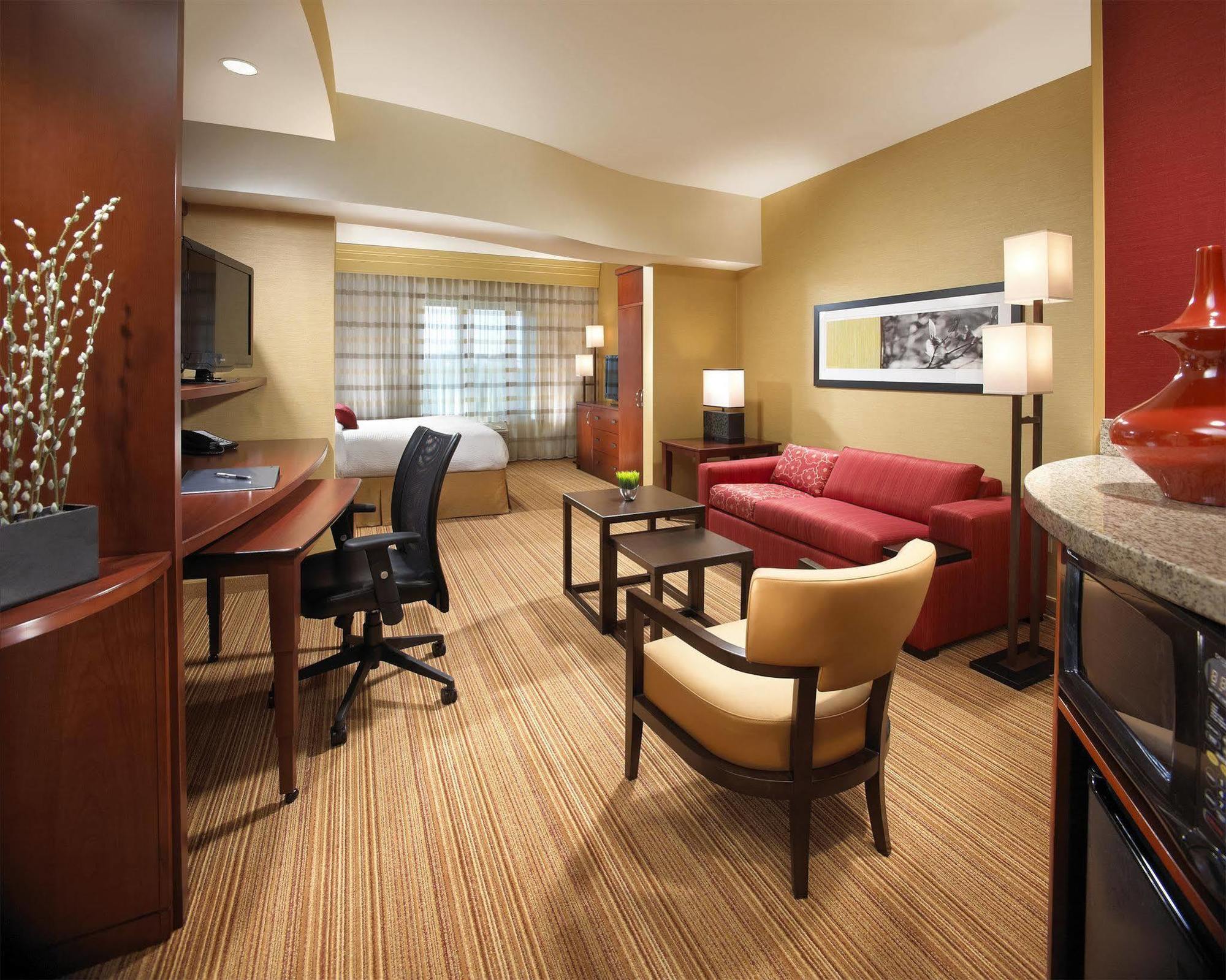 คอร์ตยาร์ด ลองบีช แอร์พอร์ต Hotel ภายนอก รูปภาพ
